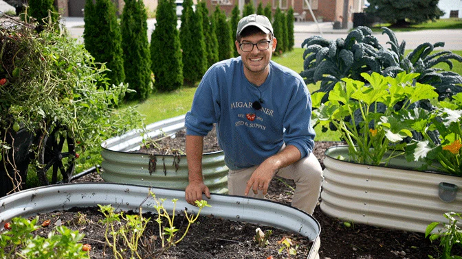 gardening in raised beds mig
